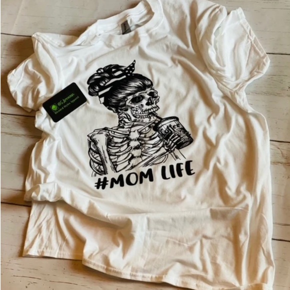 Tops - NWT: Skeleton #Mom Life T-Shirt